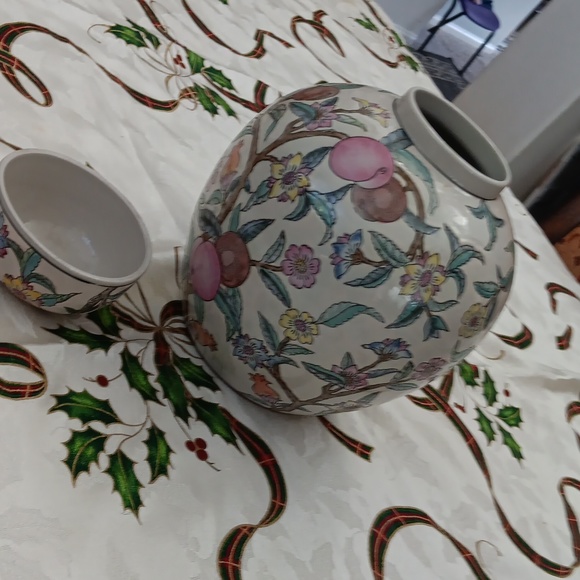 Ceramic ginger jar Vase with Flowers Leaves and Fruit Design Made in - Picture 4 of 4